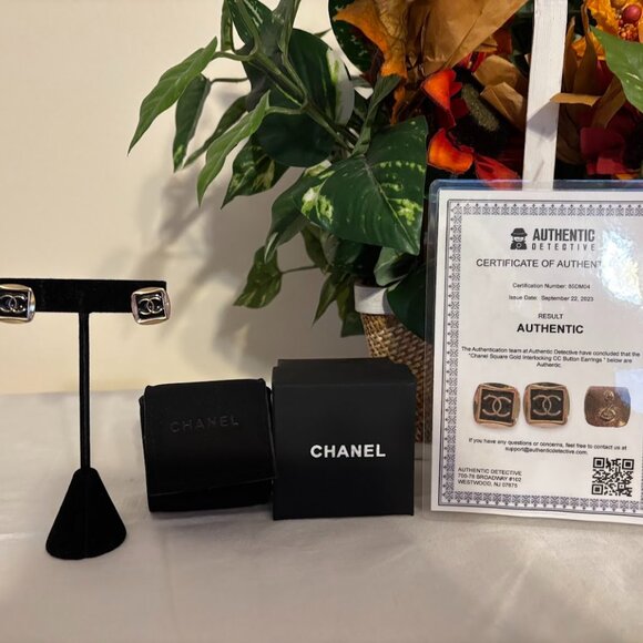 Rare Chanel Gold Tone/Black Square Earrings with Authentication and box - Picture 1 of 9
